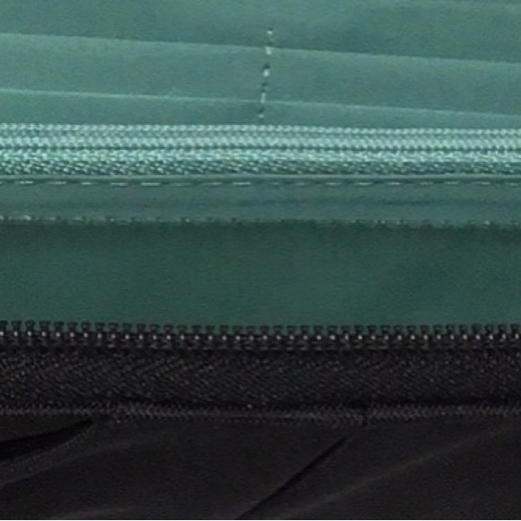 NWOT TRAVELON Zip Around Wallet with Safe ID RFID Protection, Black - Picture 7 of 7